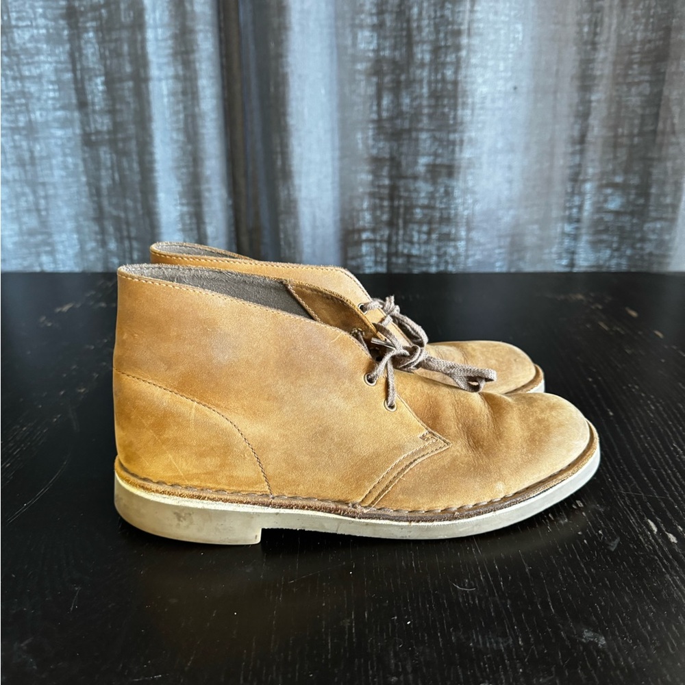 Very good condition Clark’s Leather desert boots